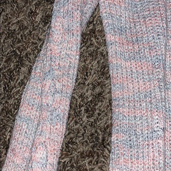 sweater with designed holes in sleeves&neck - Picture 2 of 4